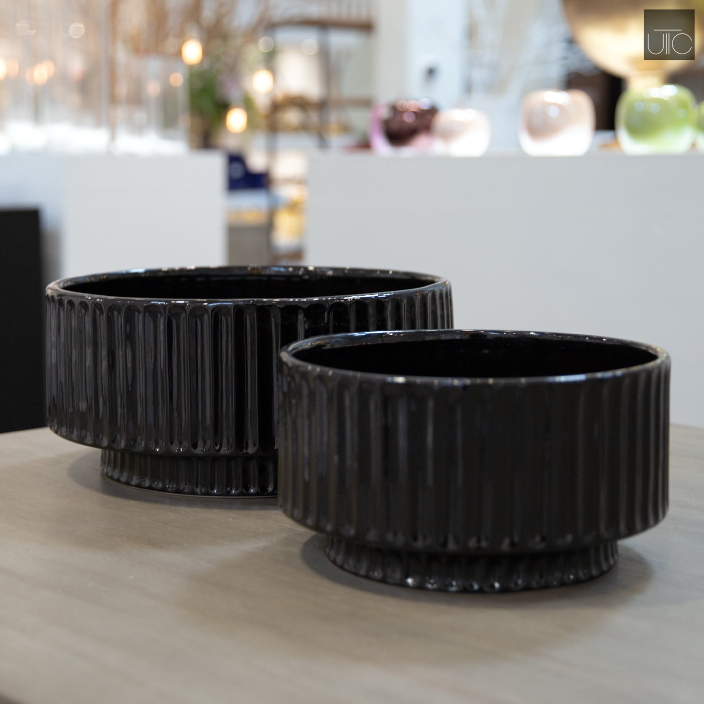 Lynn Ribbed Pedestal Planters (Set of 2)