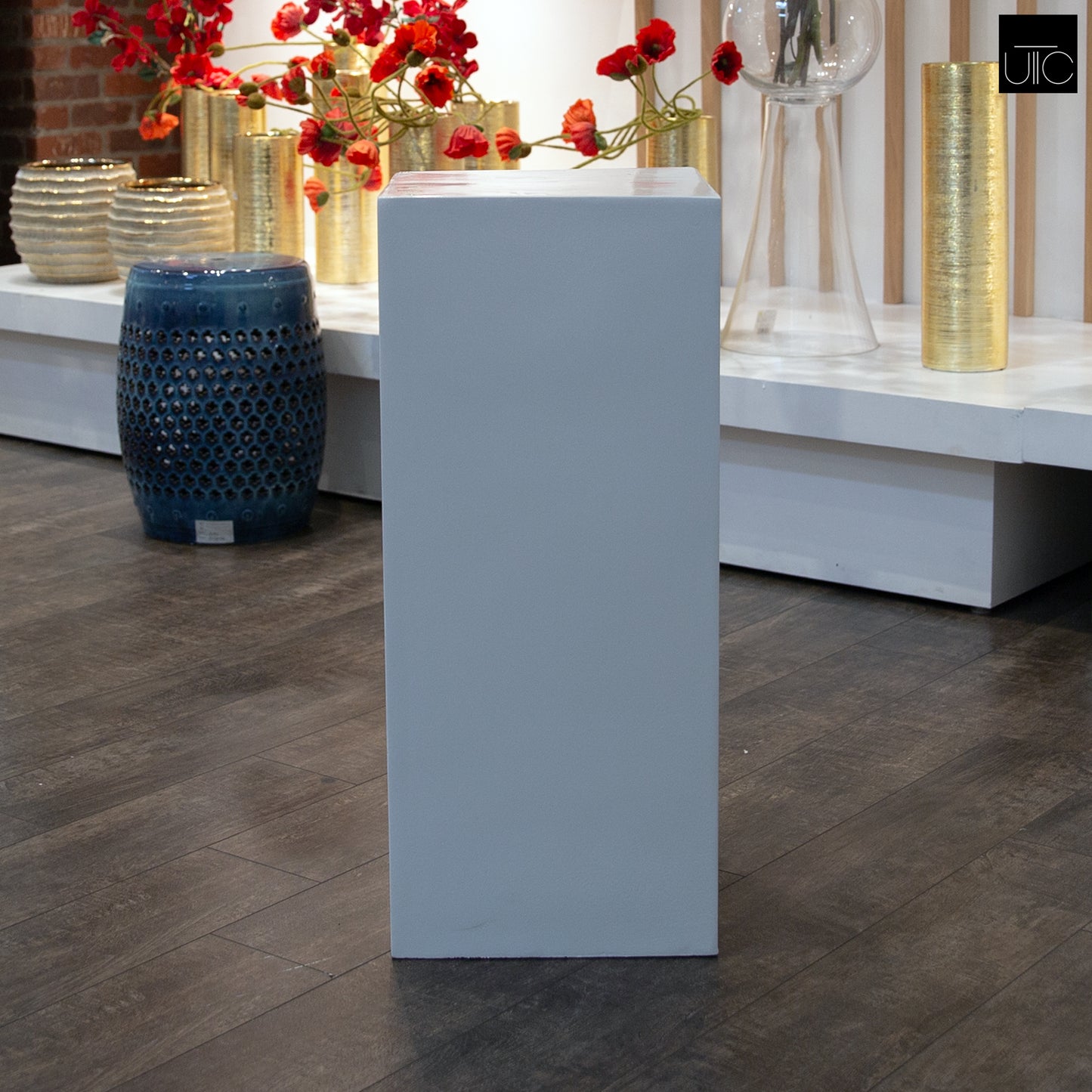 Rune Modern Fiberglass Display Pedestal Column
