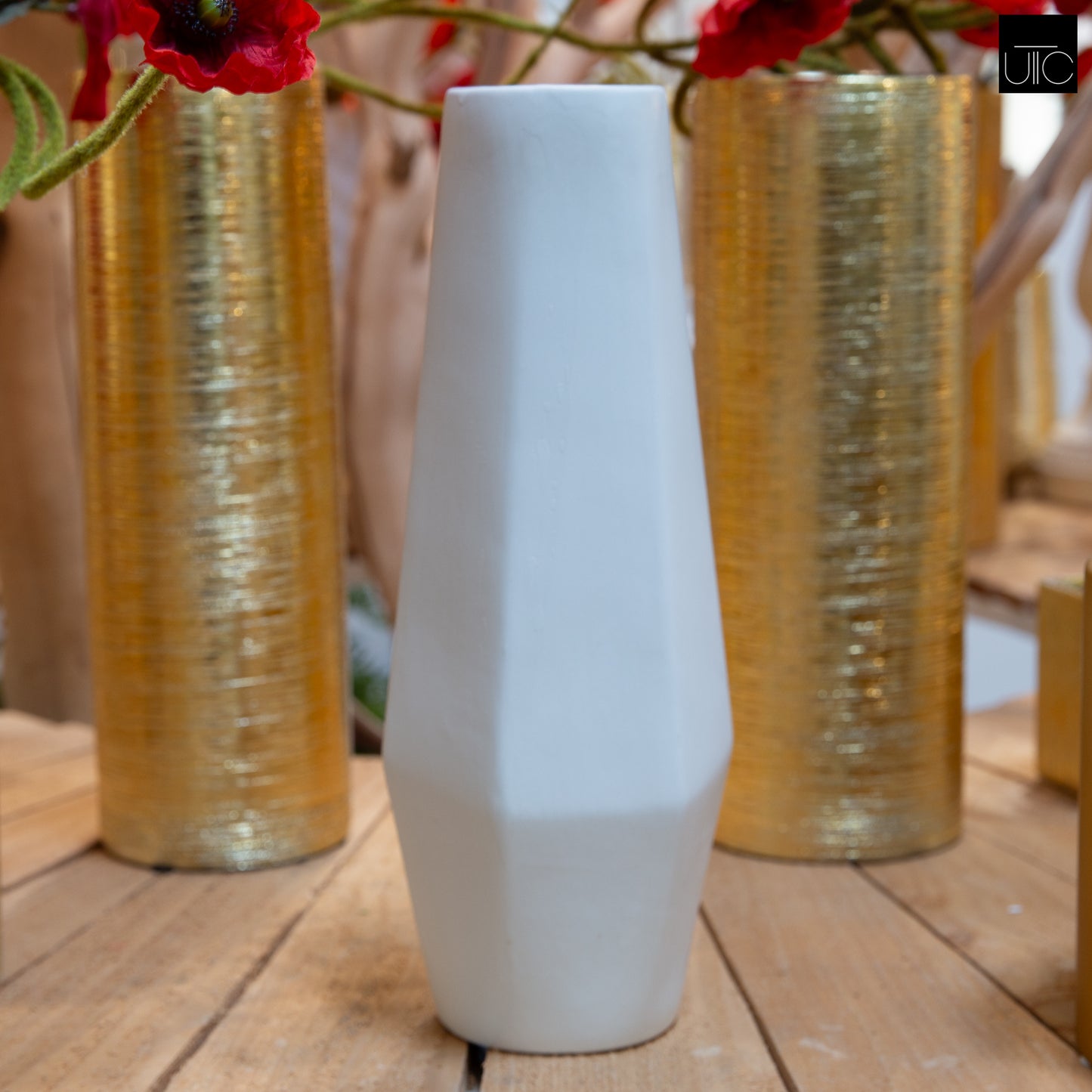 Kavrin Round Design Tapered Vase