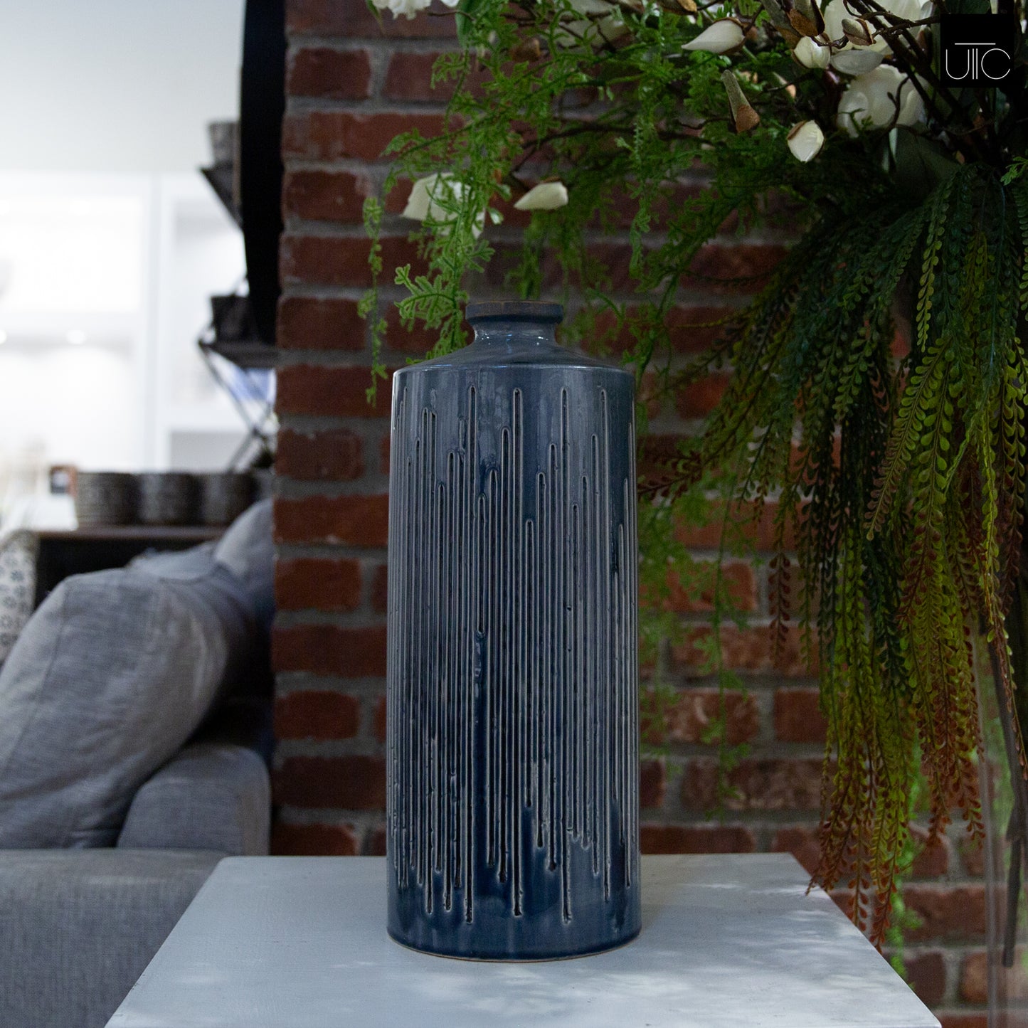 Zerith Vertical Line Design Ceramic Vase