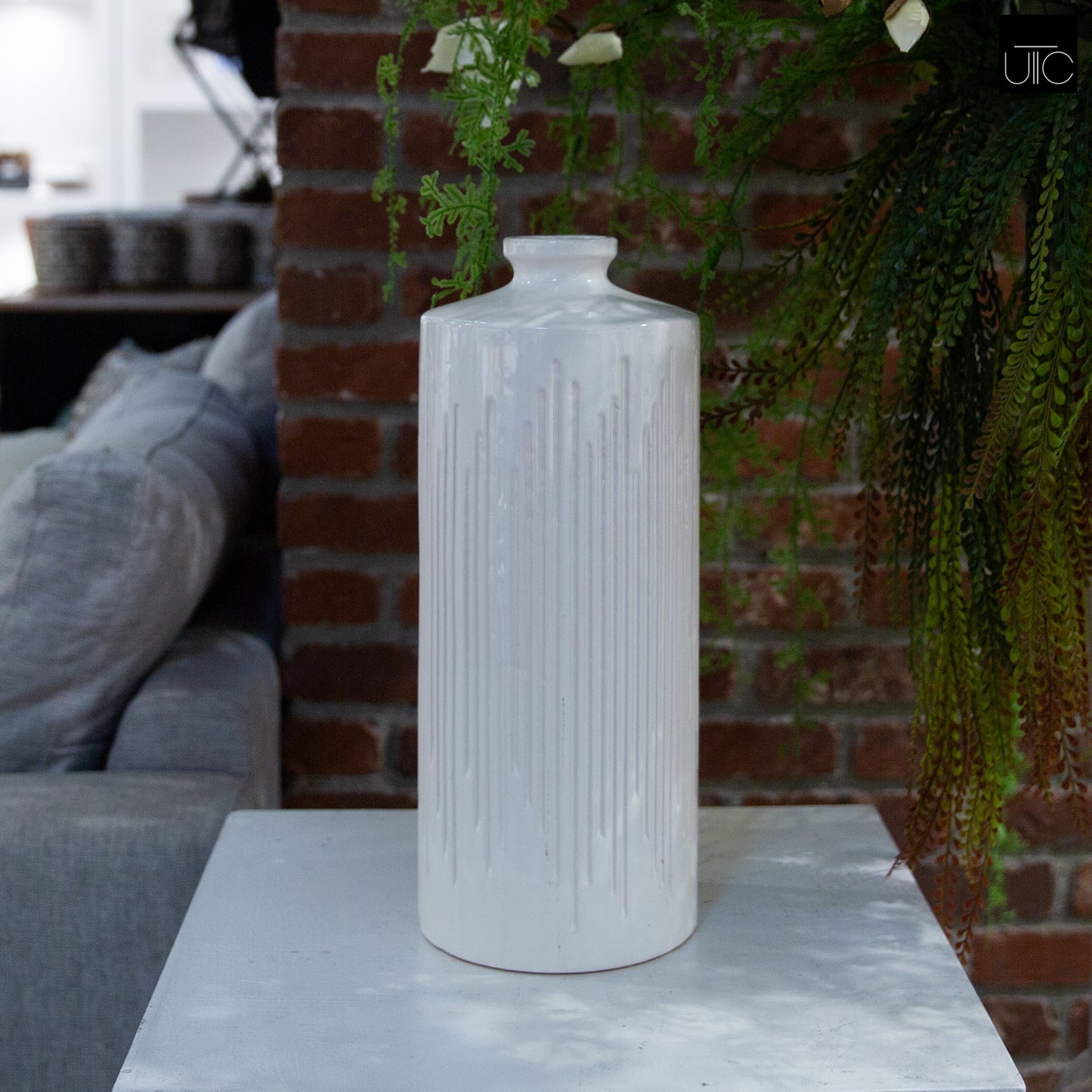 Zerith Vertical Line Design Ceramic Vase