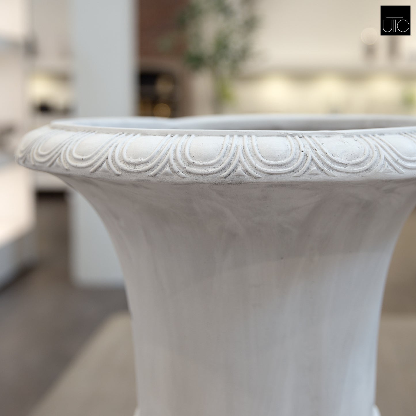 Klavdia Classical Pedestal Urn Planter with Decorative Rim