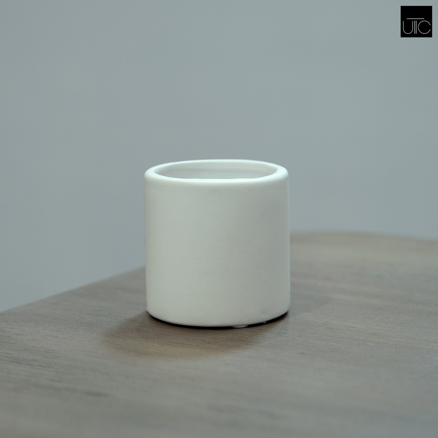Zaveta Minimalist Ceramic Round Pot